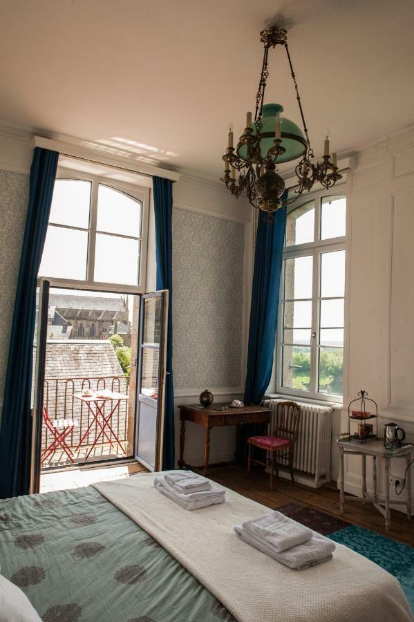Hotel Particulier Le Mercier De Montigny -Une Nuit Sur Les Remparts- Fougères Екстериор снимка