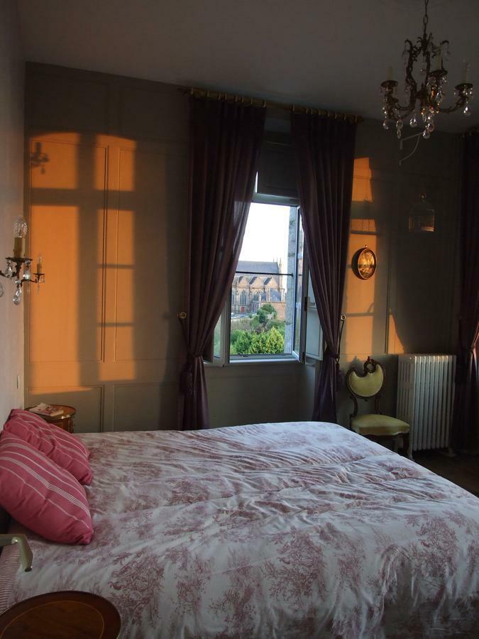 Hotel Particulier Le Mercier De Montigny -Une Nuit Sur Les Remparts- Fougères Екстериор снимка